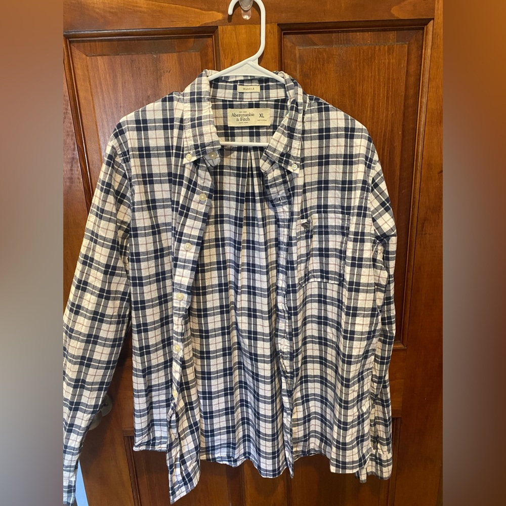 Abercrombie & Fitch Men's Navy and White Checkered Shirt